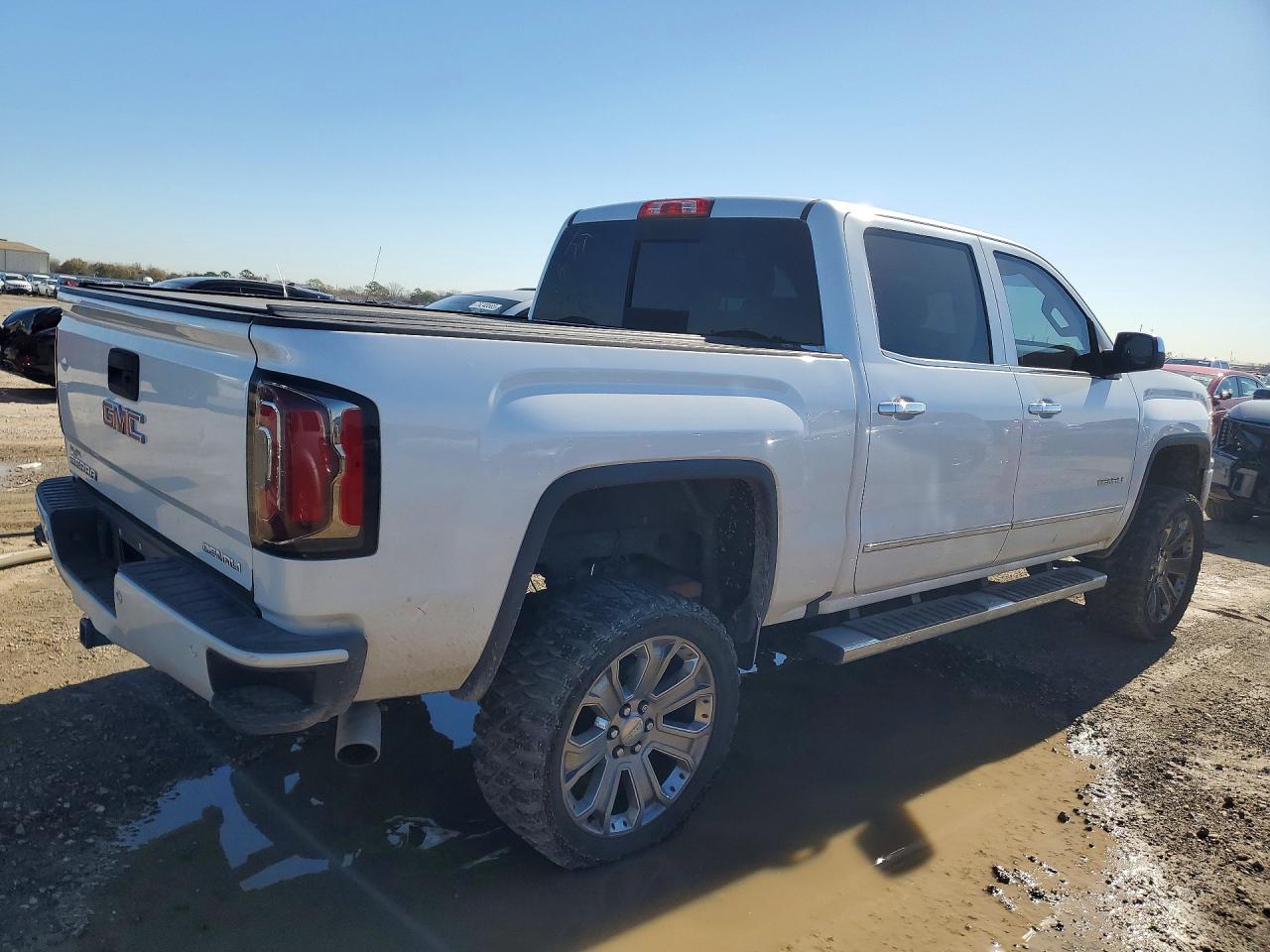 2017 GMC SIERRA C1500 DENALI photo 3