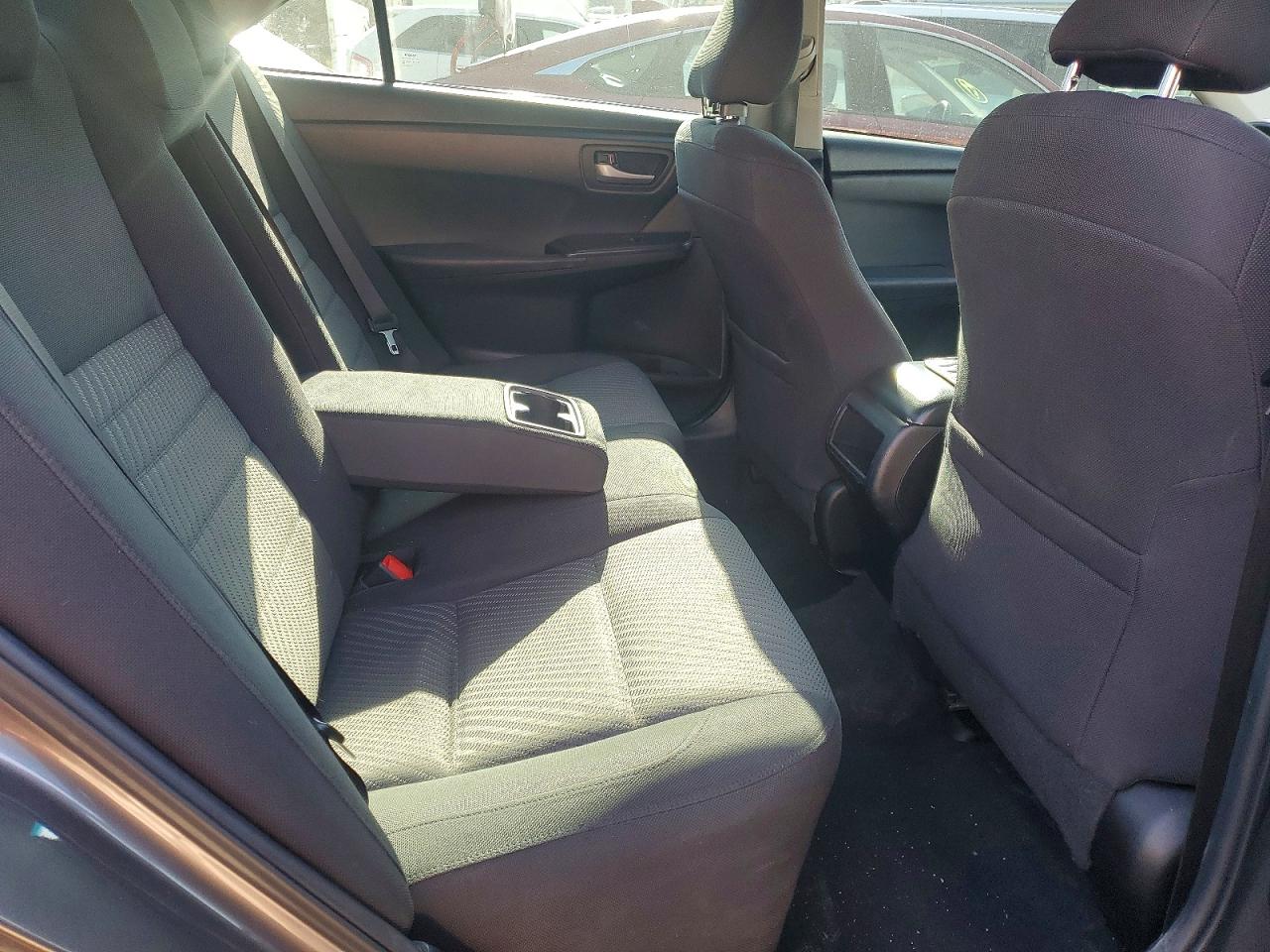 2015 TOYOTA CAMRY LE photo 10