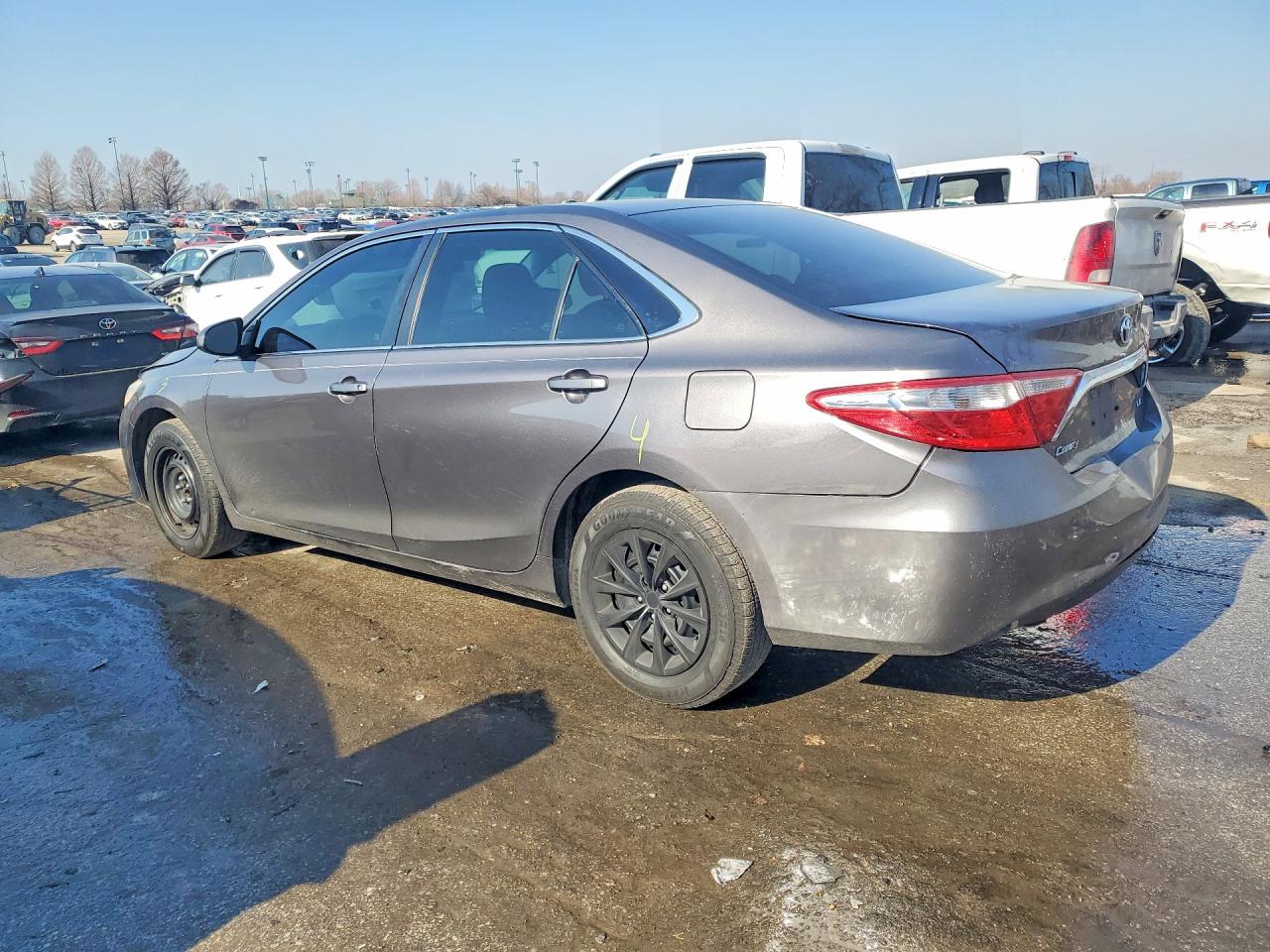2015 TOYOTA CAMRY LE photo 2