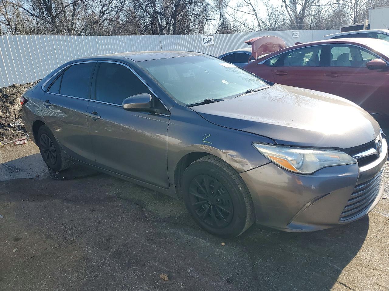 2015 TOYOTA CAMRY LE photo 4