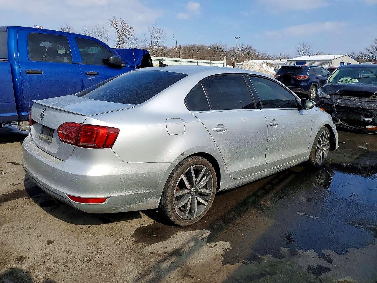 2014 VOLKSWAGEN JETTA GLI photo 3
