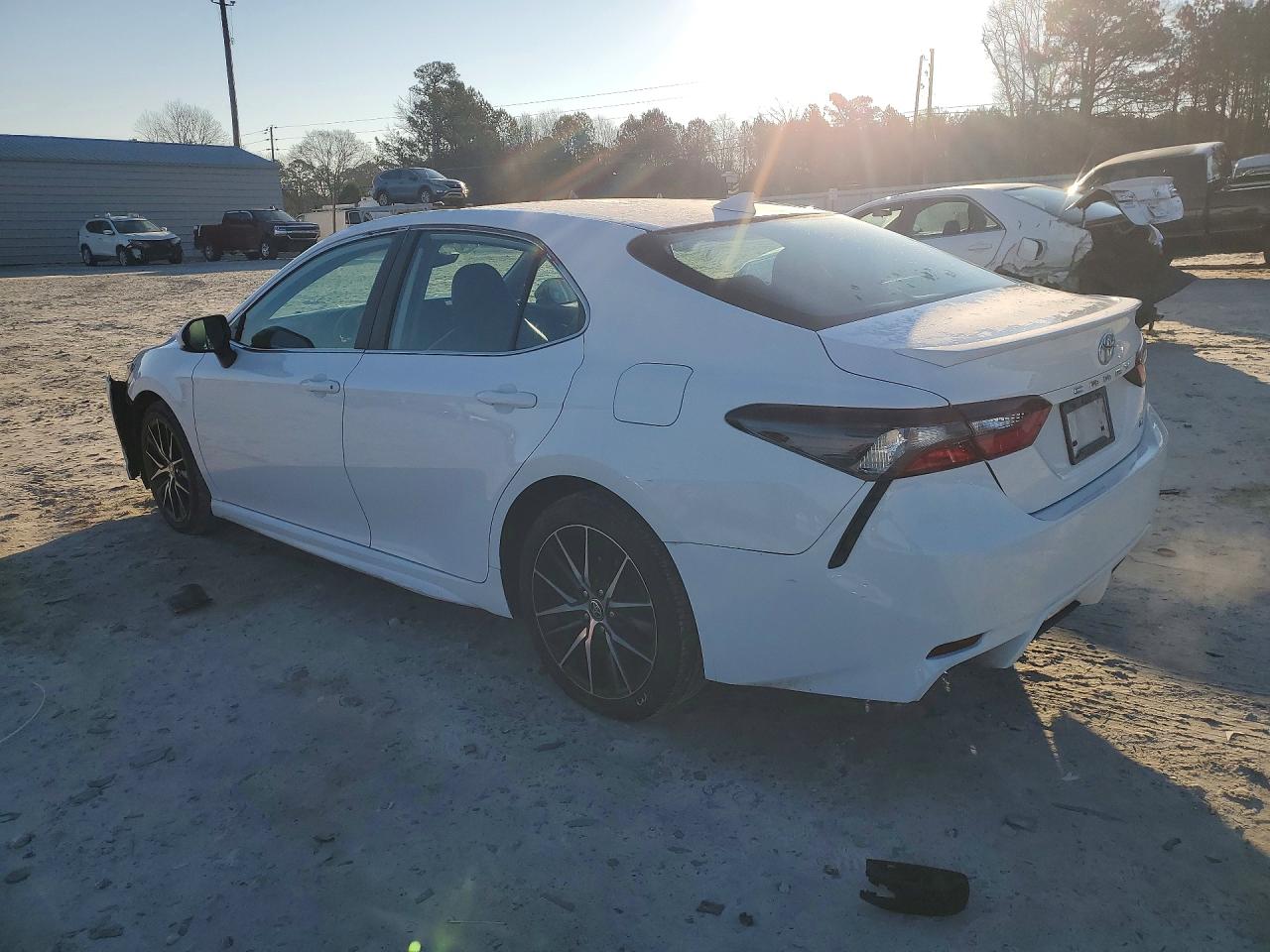 2021 TOYOTA CAMRY SE photo 2