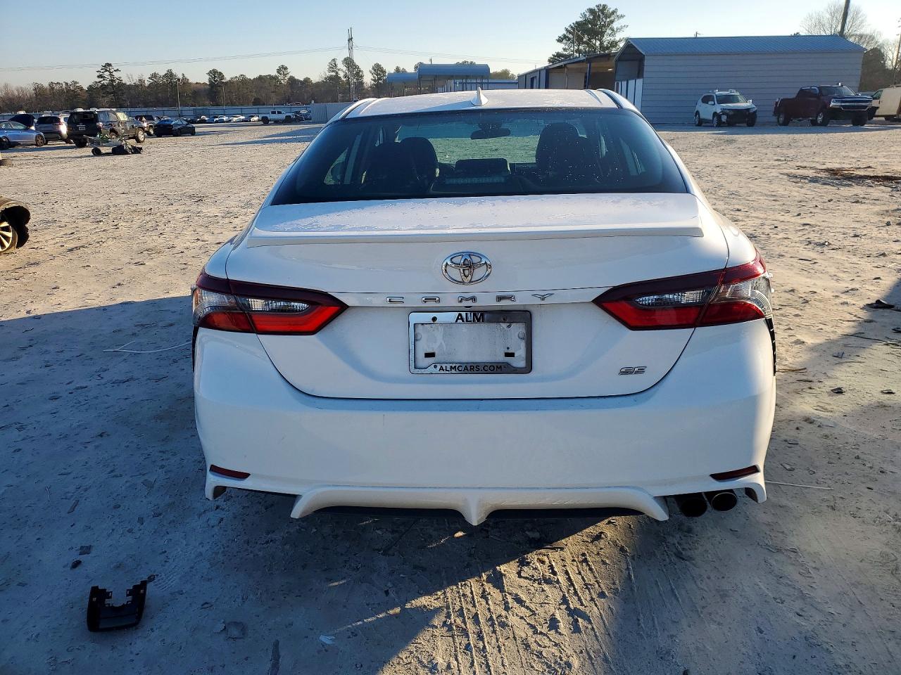 2021 TOYOTA CAMRY SE photo 6