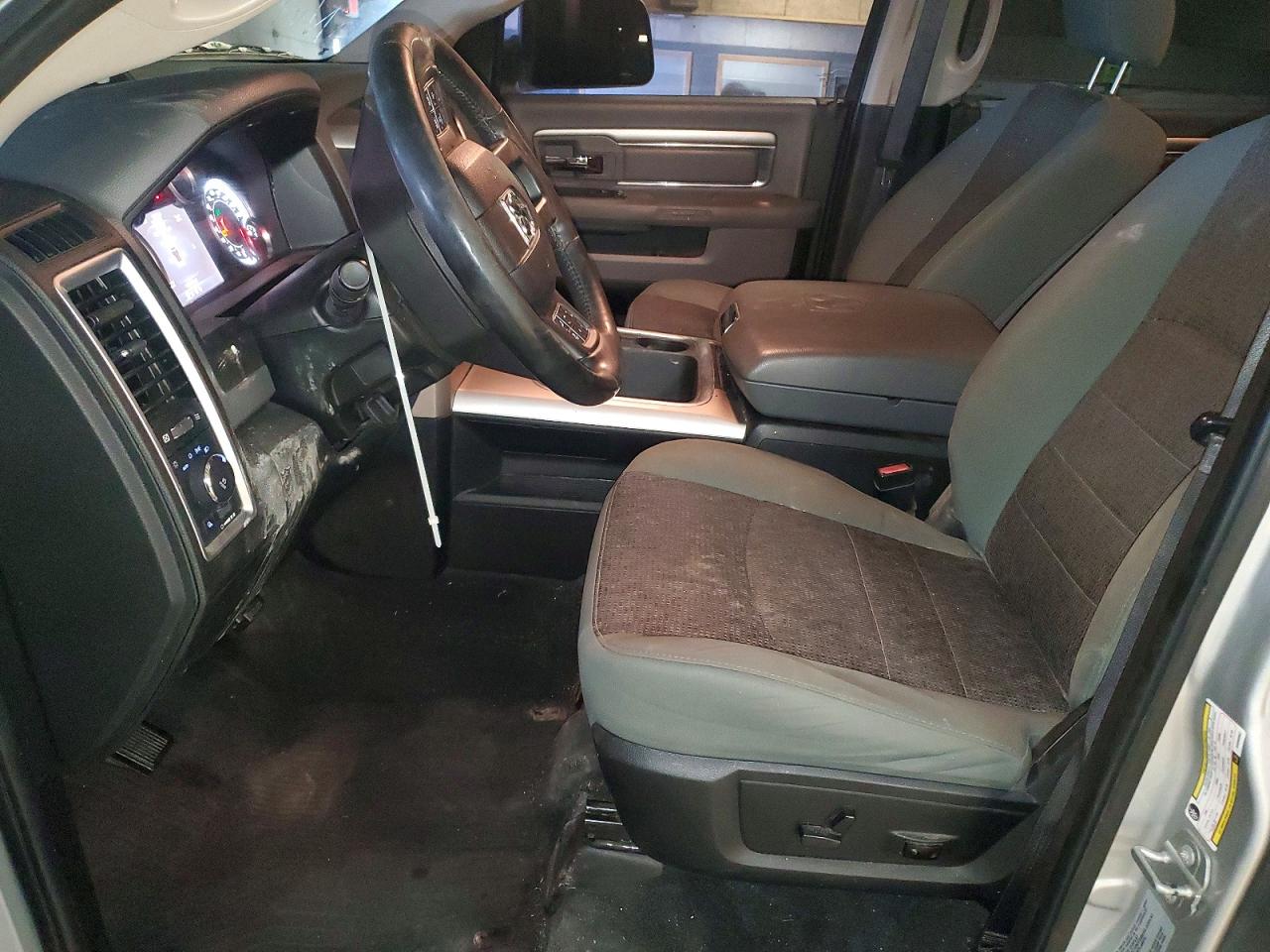 2017 RAM 1500 SLT photo 19