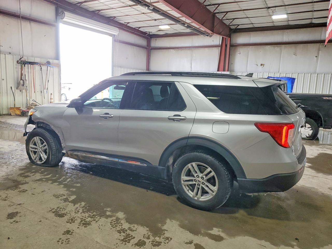 2021 FORD EXPLORER XLT photo 2