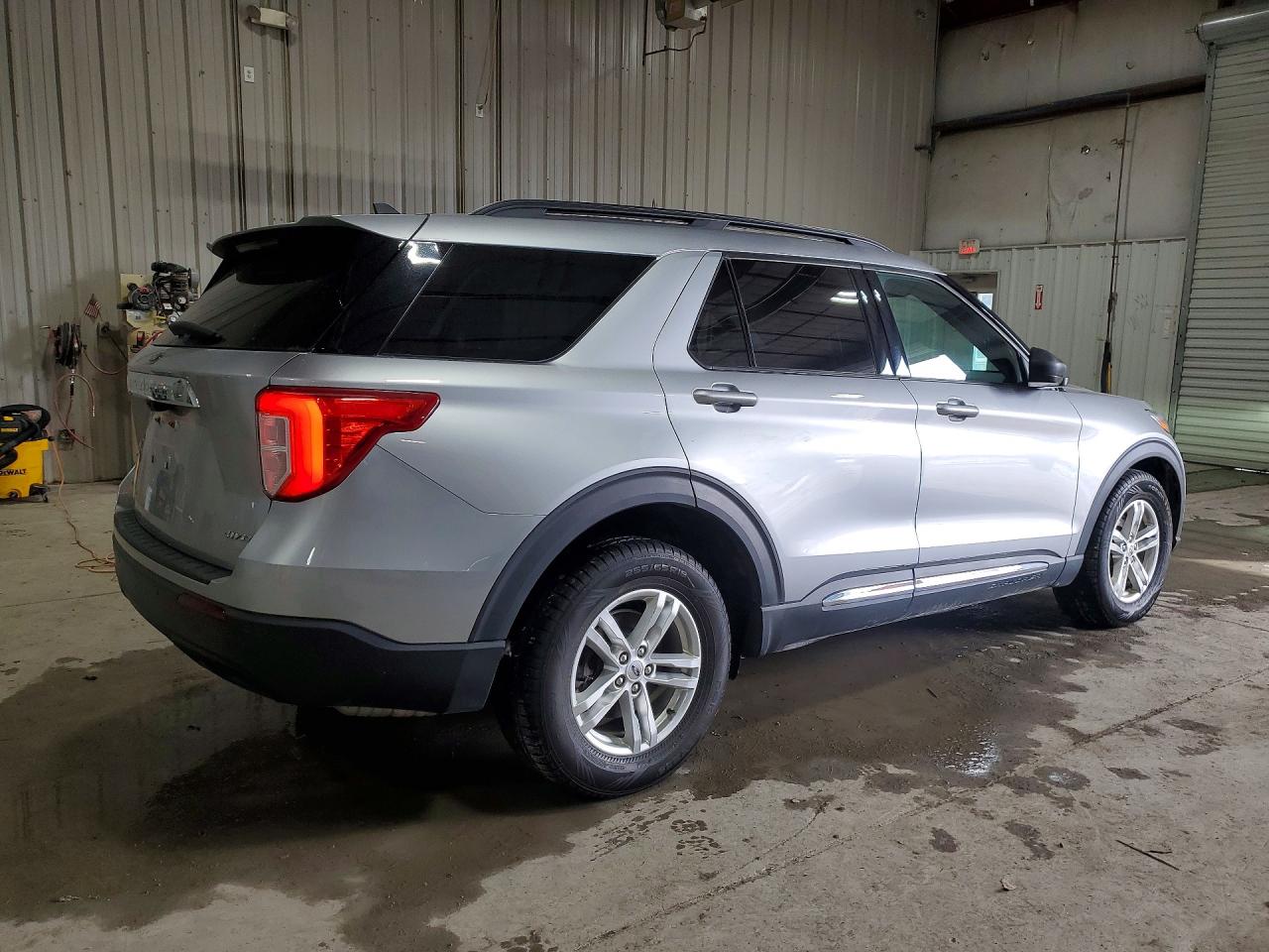 2021 FORD EXPLORER XLT photo 3