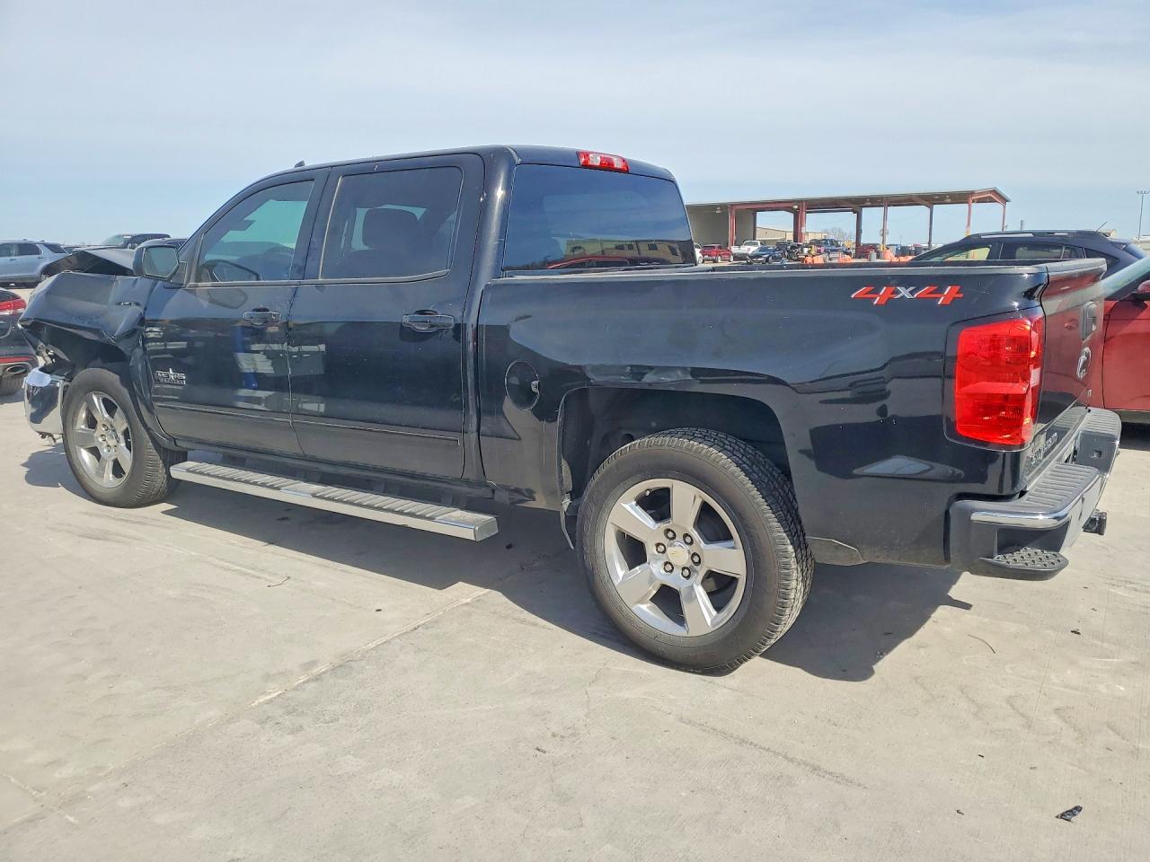 2018 CHEVROLET SILVERADO K1500 LT photo 3