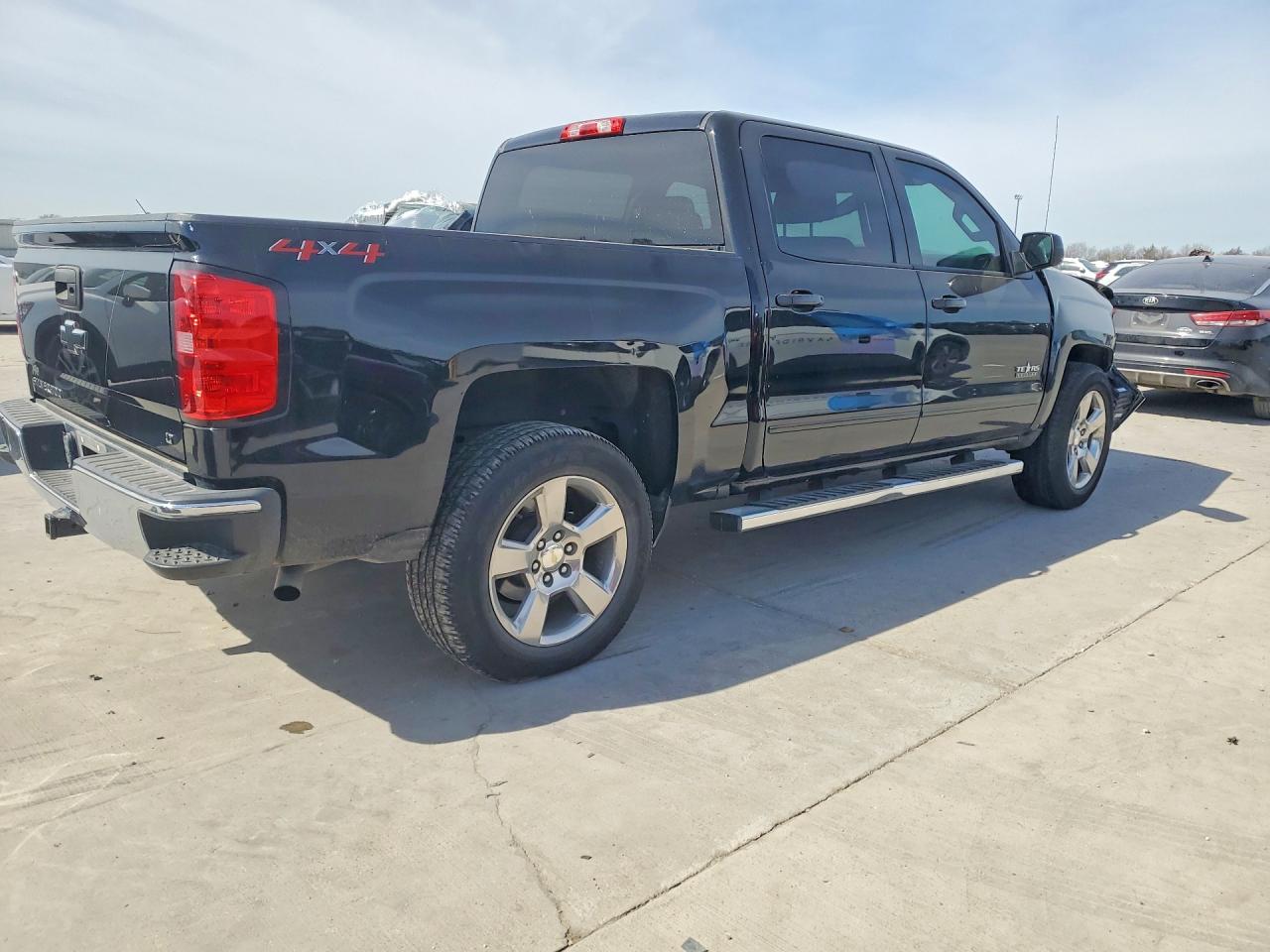 2018 CHEVROLET SILVERADO K1500 LT photo 5