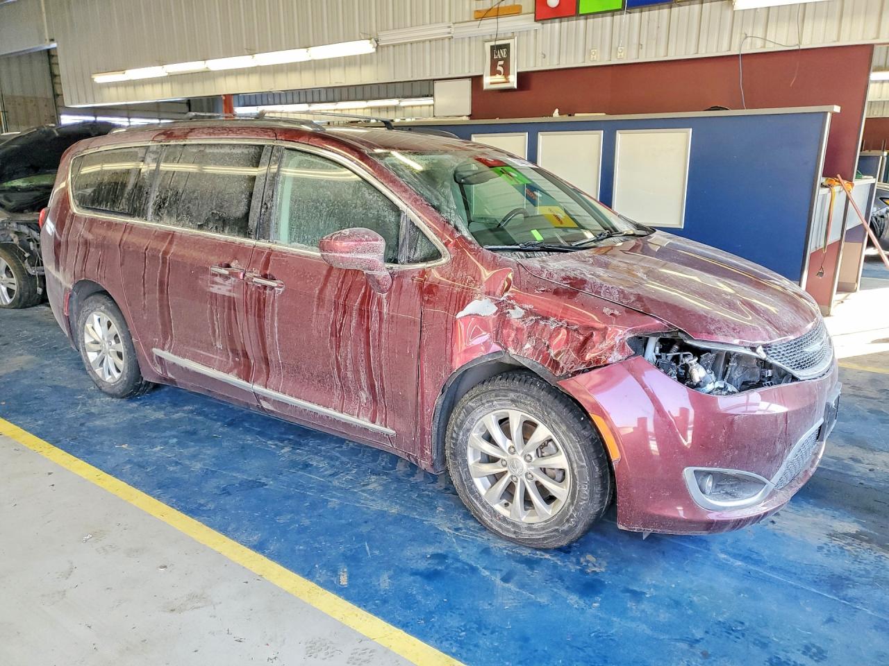 2019 CHRYSLER PACIFICA TOURING L photo 4
