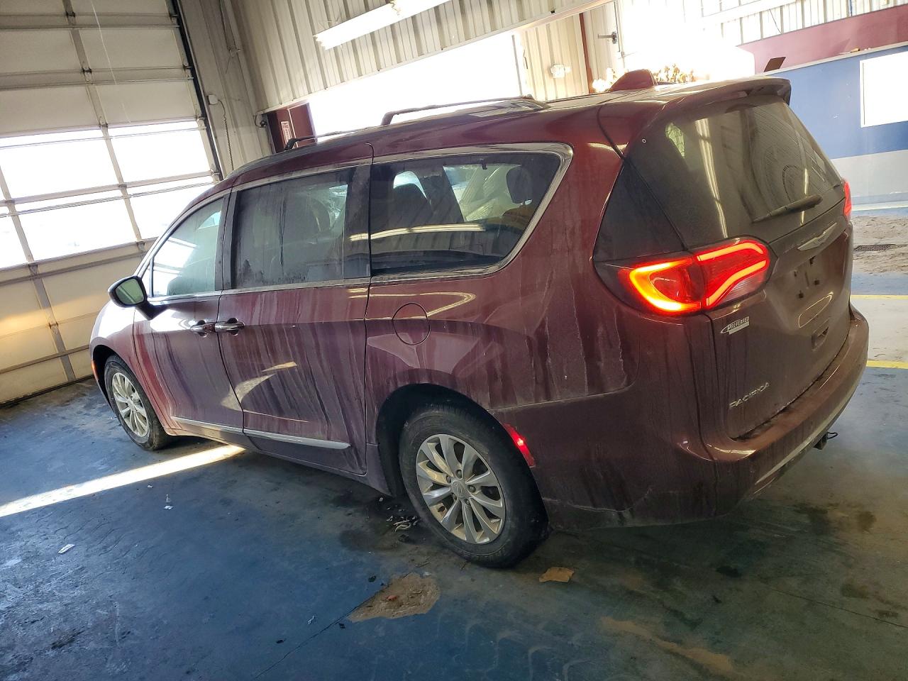 2019 CHRYSLER PACIFICA TOURING L photo 2