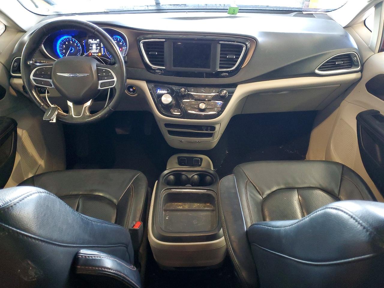 2019 CHRYSLER PACIFICA TOURING L photo 8