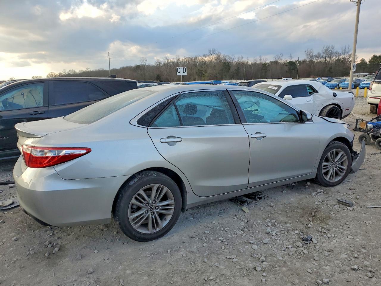 2016 TOYOTA CAMRY photo 5