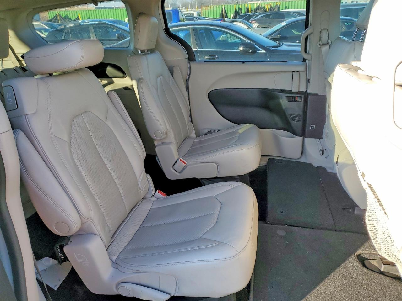2021 CHRYSLER VOYAGER LXI photo 19