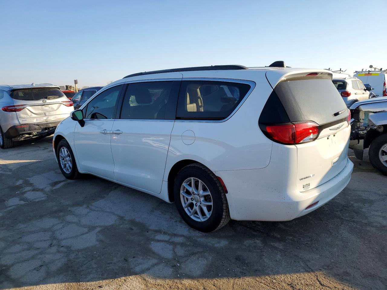 2021 CHRYSLER VOYAGER LXI photo 3