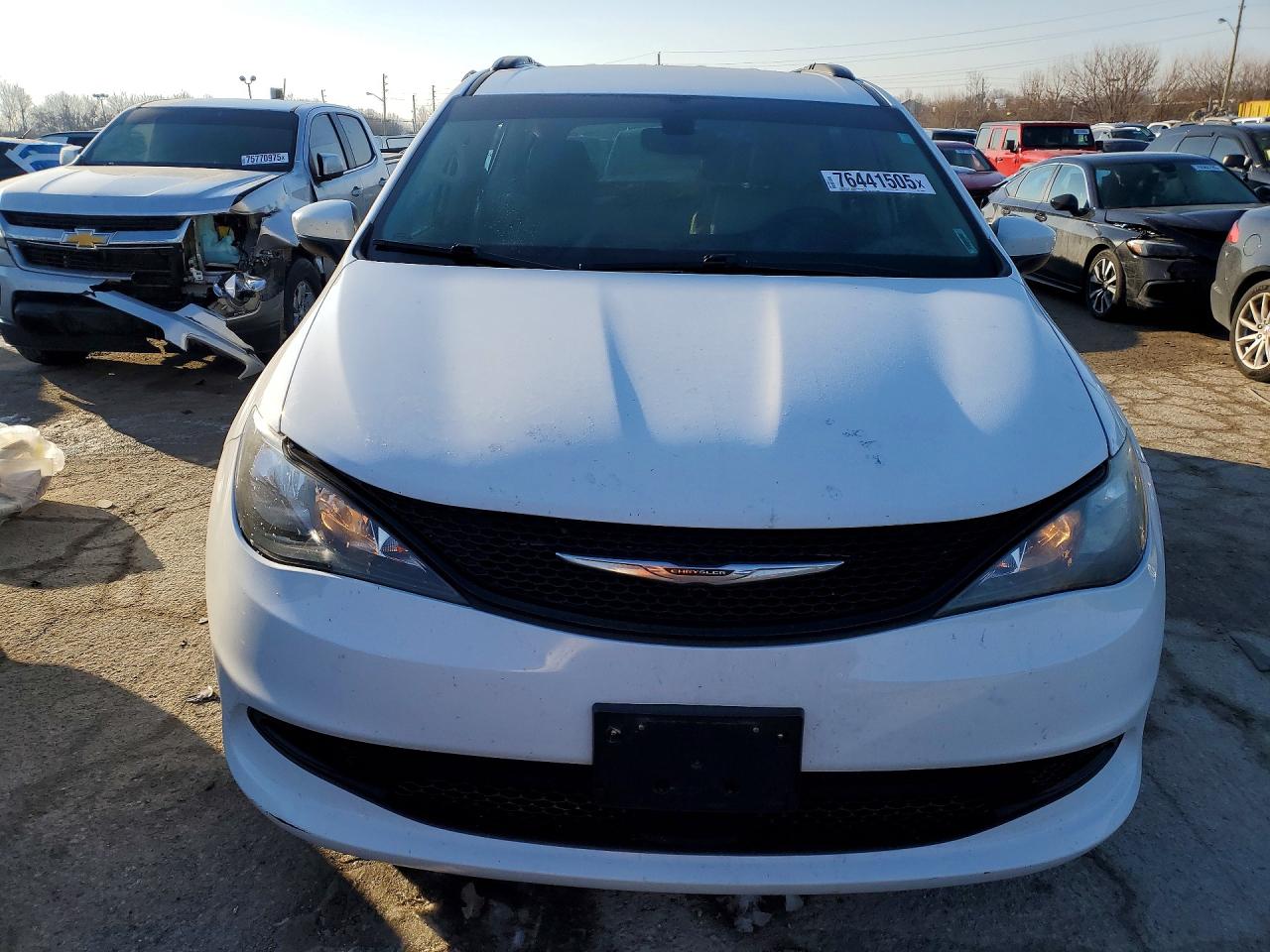 2021 CHRYSLER VOYAGER LXI photo 9