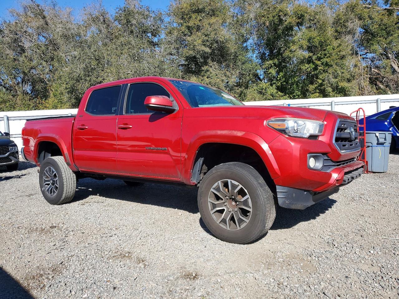 2017 TOYOTA TACOMA photo 10