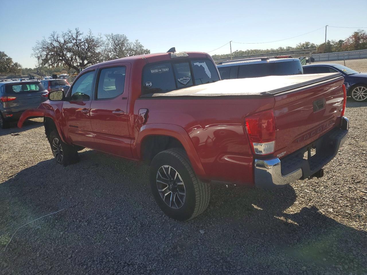 2017 TOYOTA TACOMA photo 4