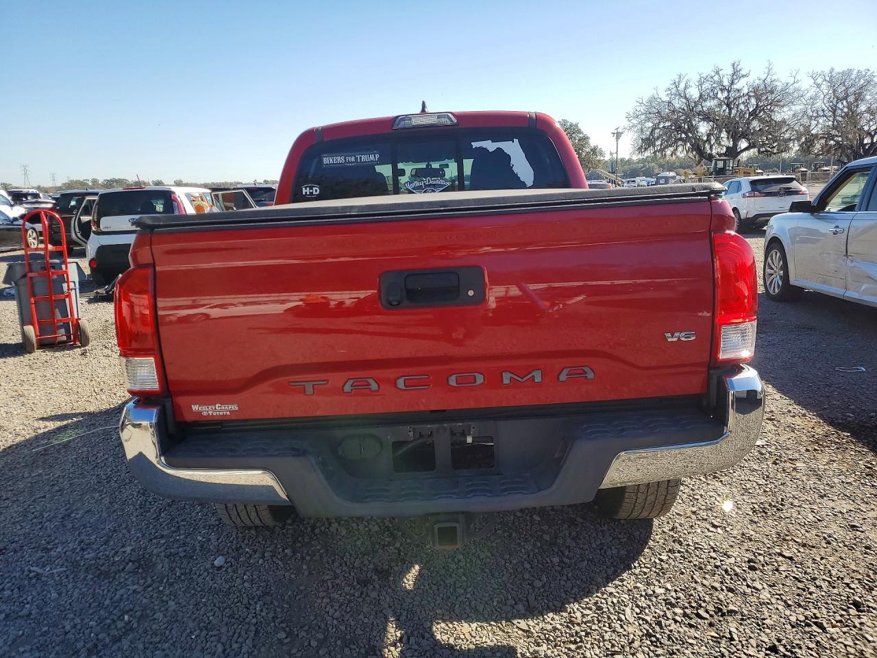 2017 TOYOTA TACOMA photo 16