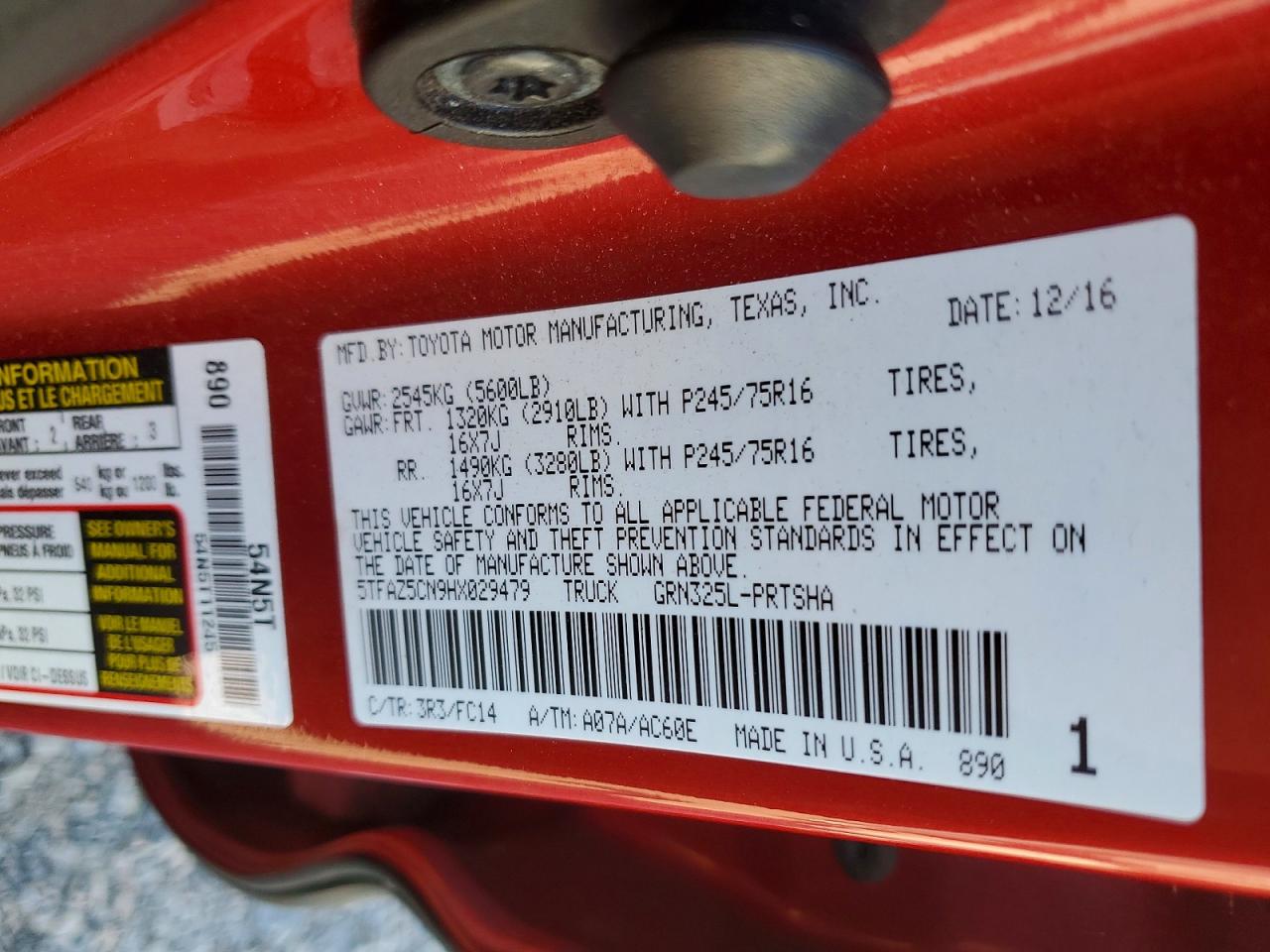2017 TOYOTA TACOMA photo 34