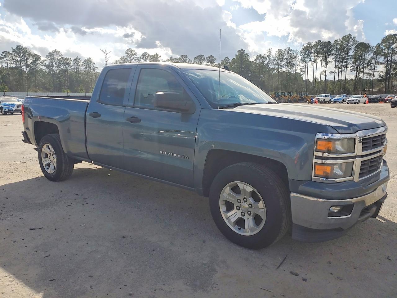 2014 CHEVROLET SILVERADO K1500 LT photo 4