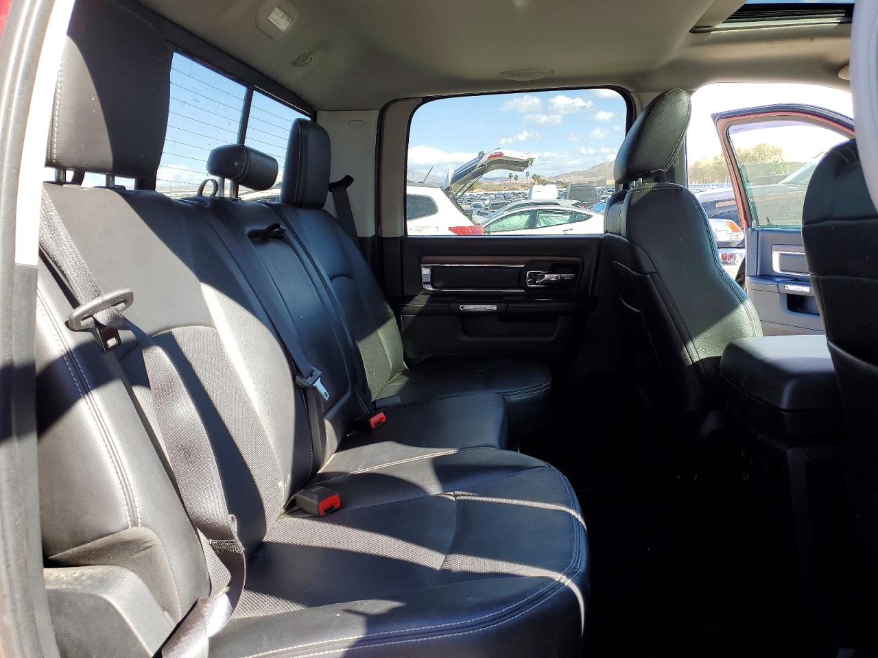 2015 RAM 1500 LARAMIE photo 19