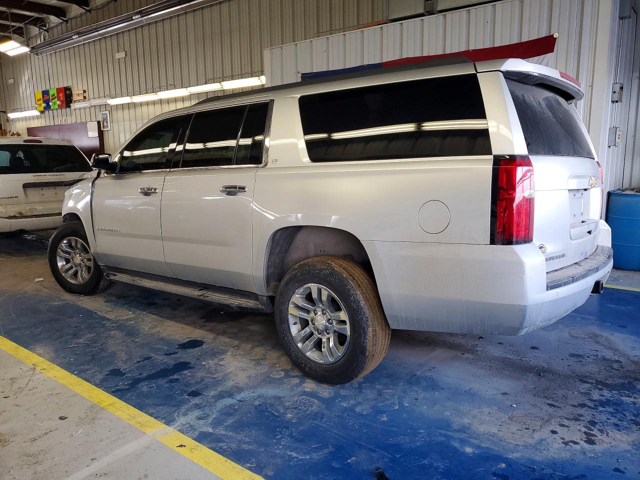 2018 CHEVROLET SUBURBAN K1500 LT photo 2