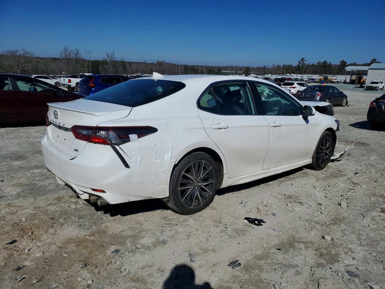 2021 TOYOTA CAMRY SE photo 5