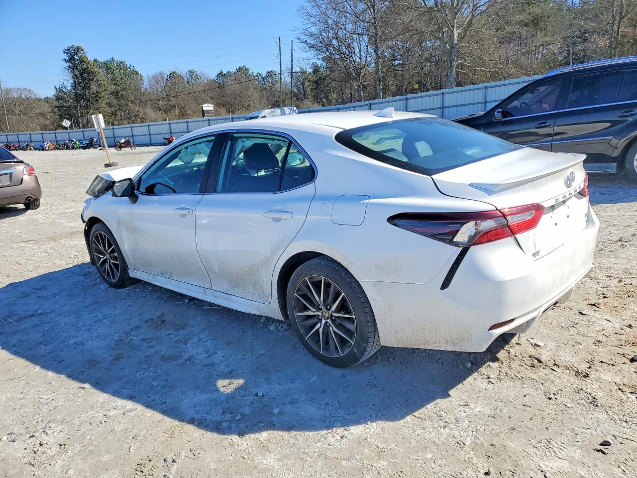 2021 TOYOTA CAMRY SE photo 3