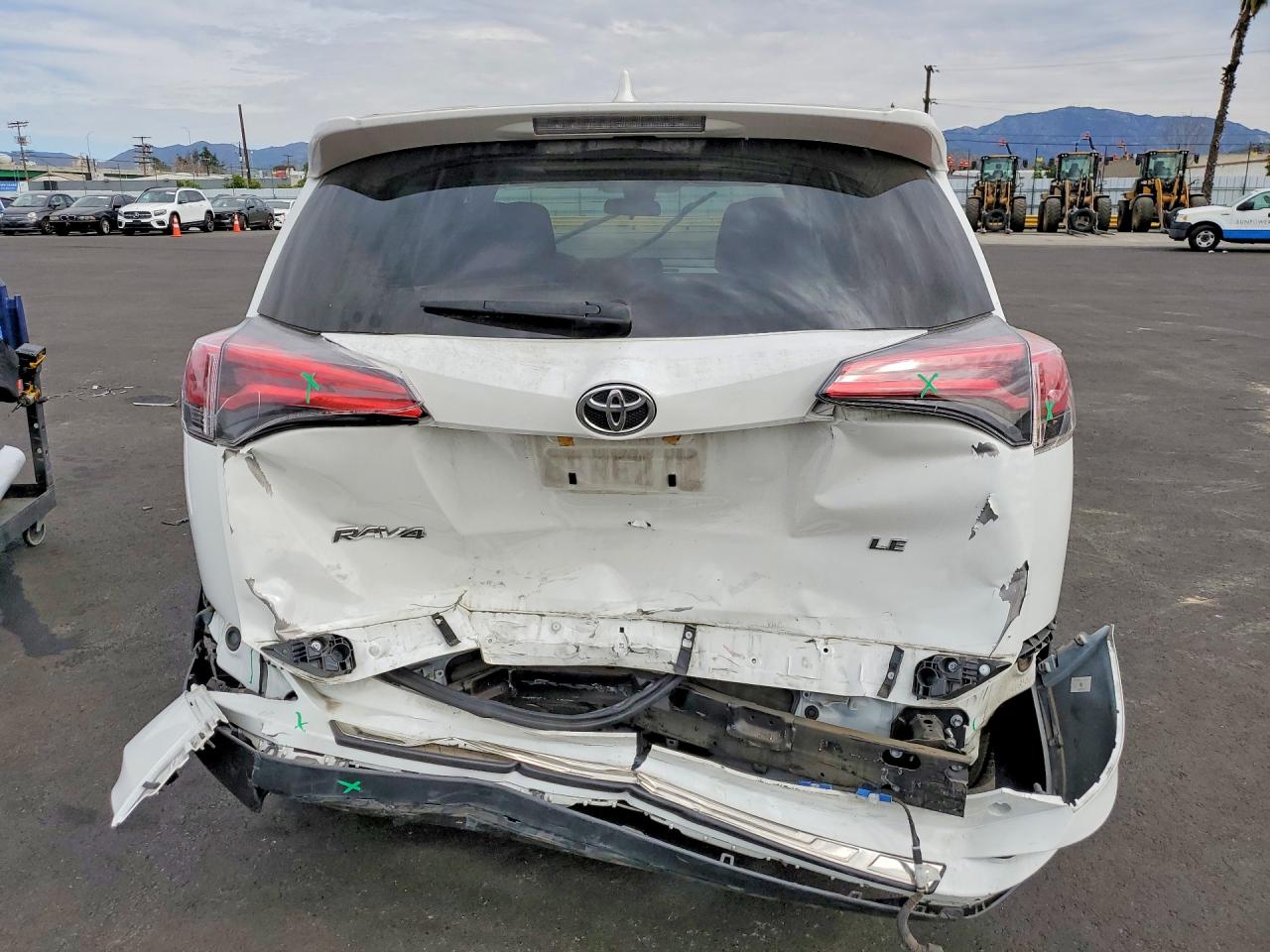2018 TOYOTA RAV4 LE photo 11
