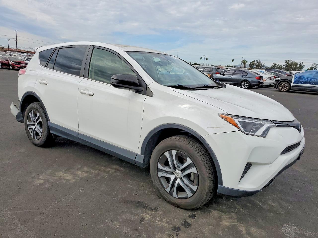 2018 TOYOTA RAV4 LE photo 7