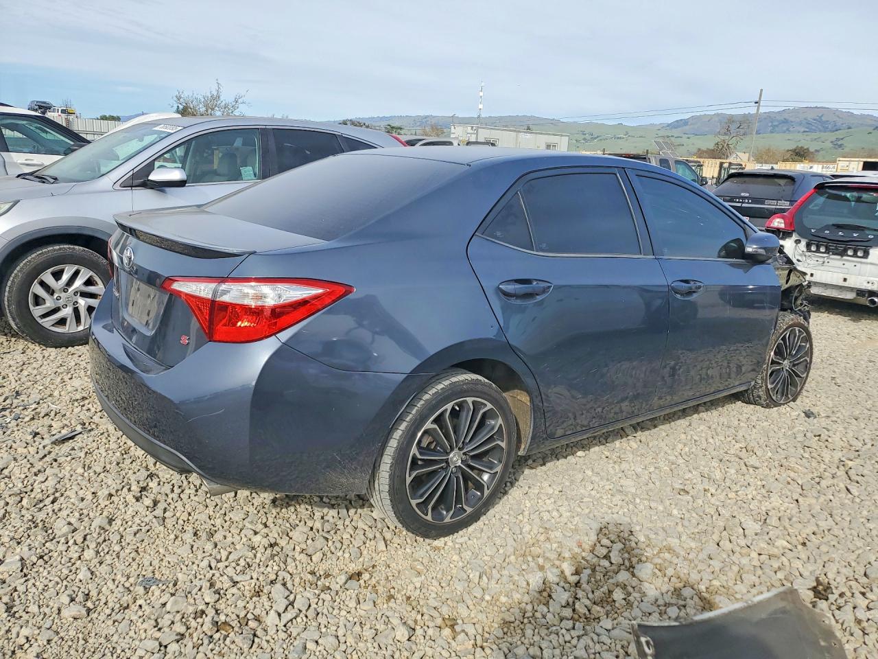 2015 TOYOTA COROLLA S PLUS photo 3