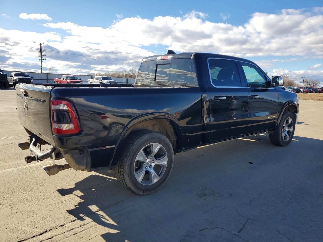 2019 RAM 1500 LARAMIE photo 3