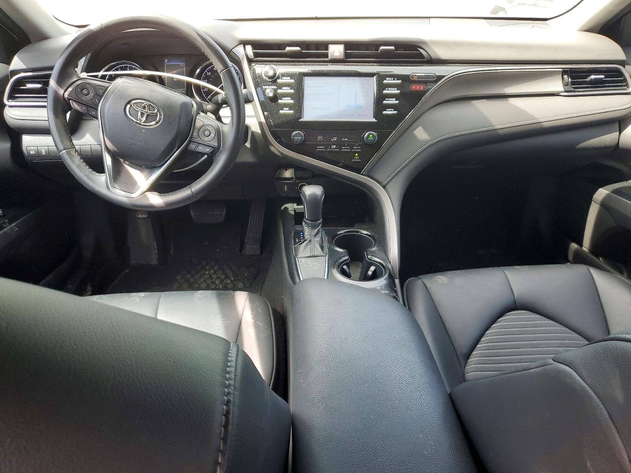 2019 TOYOTA CAMRY L photo 16