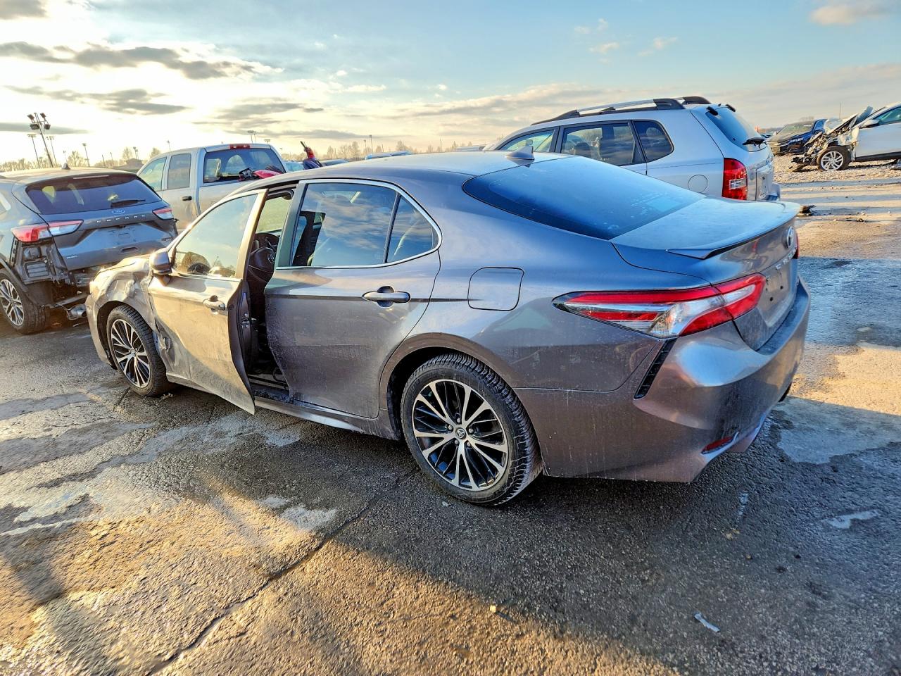 2019 TOYOTA CAMRY L photo 3