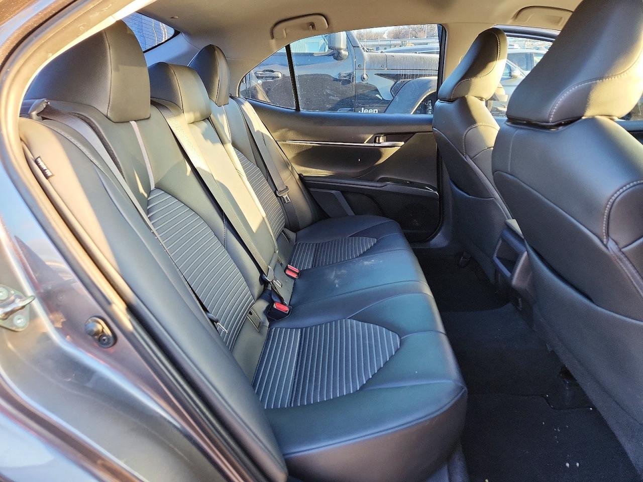 2019 TOYOTA CAMRY L photo 19