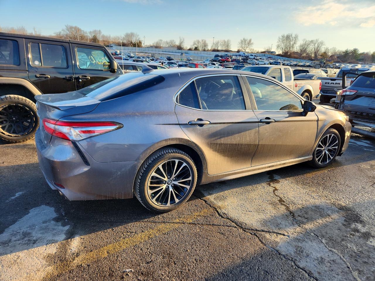 2019 TOYOTA CAMRY L photo 5