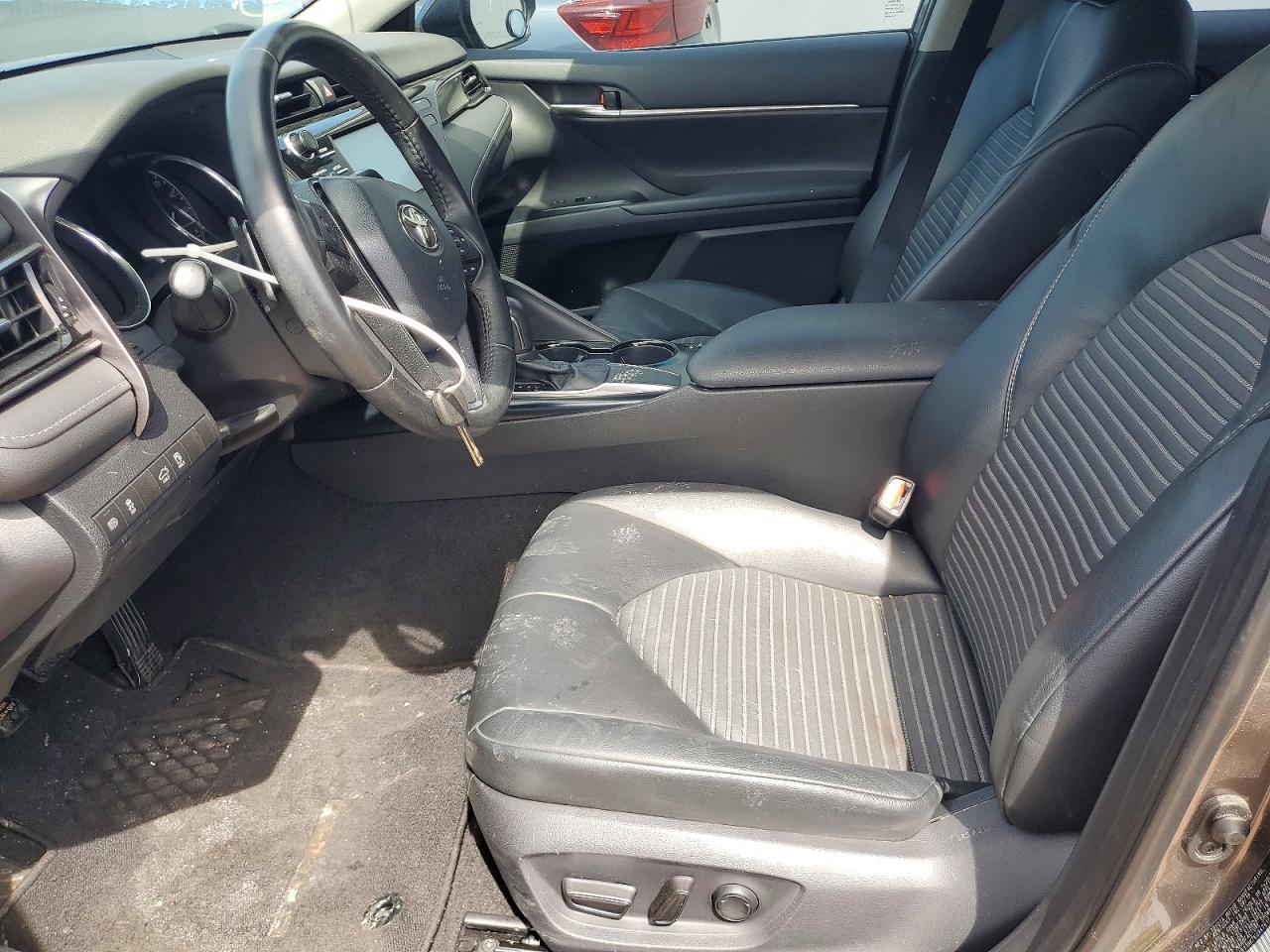 2019 TOYOTA CAMRY L photo 14