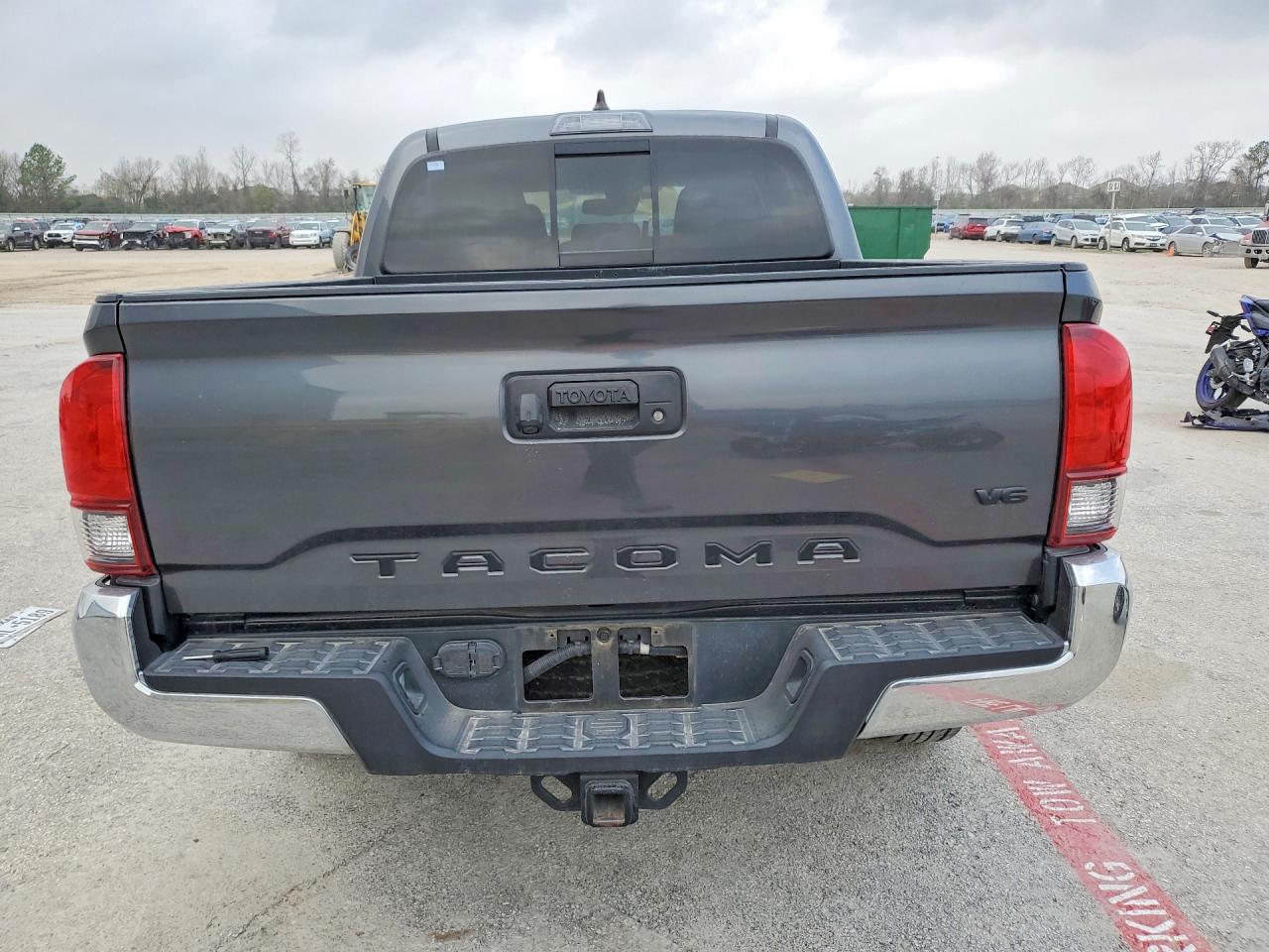 2021 TOYOTA TACOMA photo 11