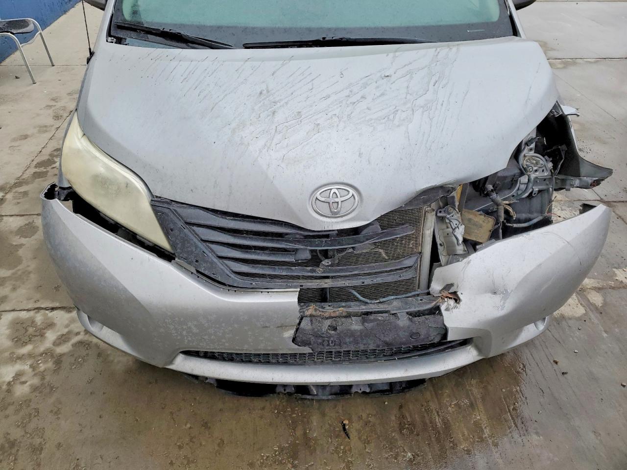 2013 TOYOTA SIENNA photo 21