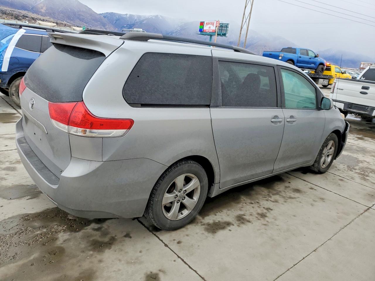 2013 TOYOTA SIENNA photo 5