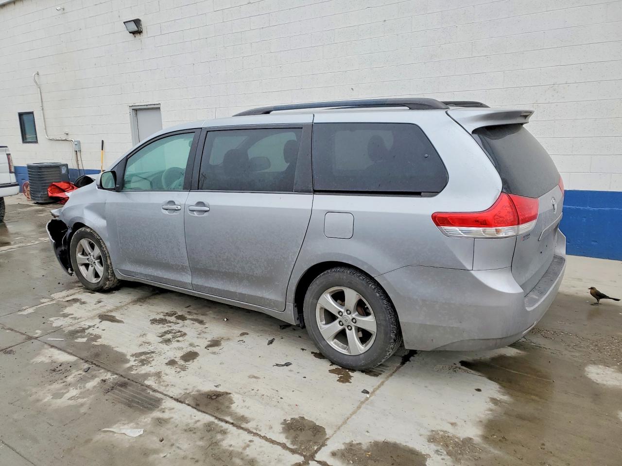 2013 TOYOTA SIENNA photo 3