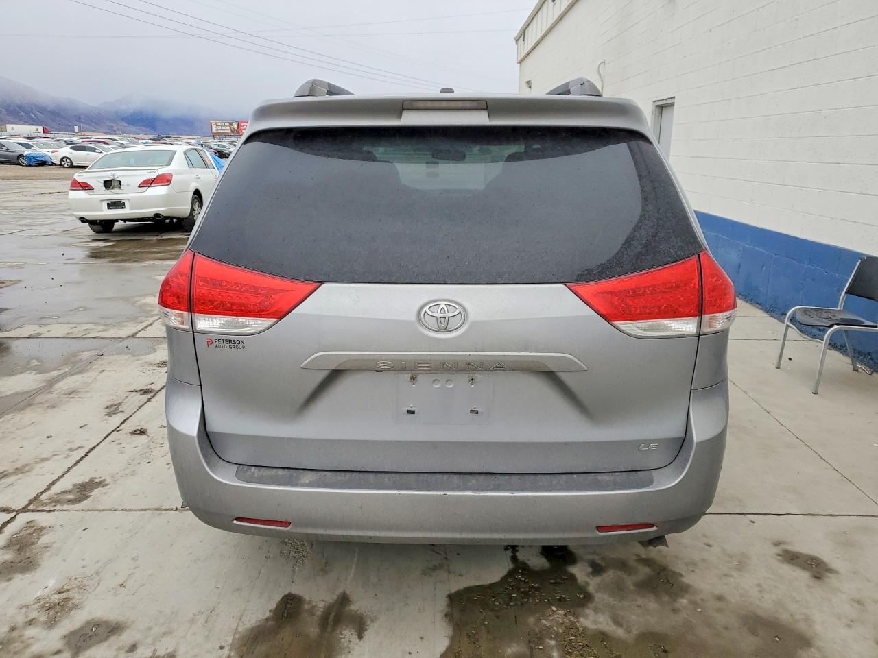 2013 TOYOTA SIENNA photo 11