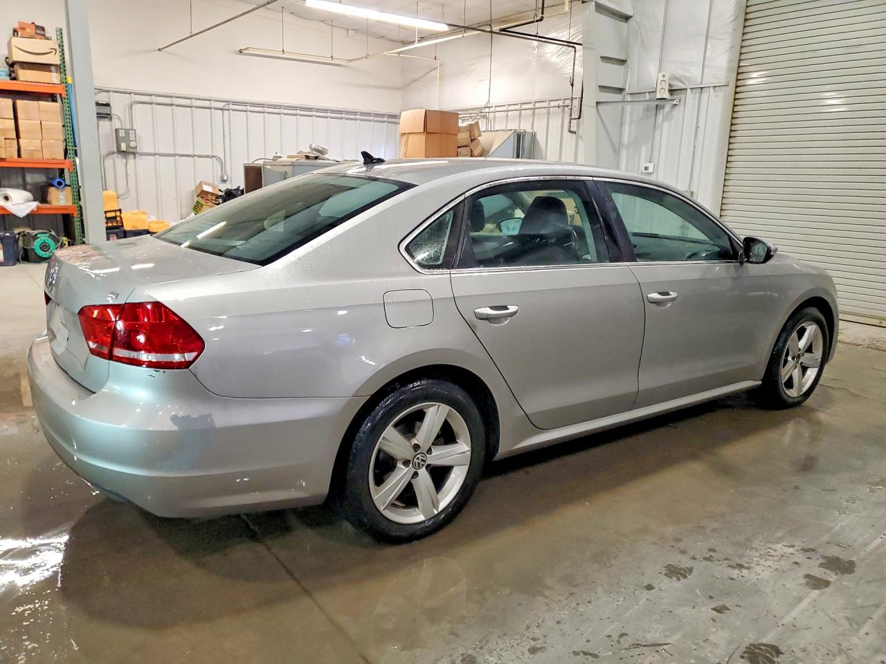 2012 VOLKSWAGEN PASSAT SE photo 3