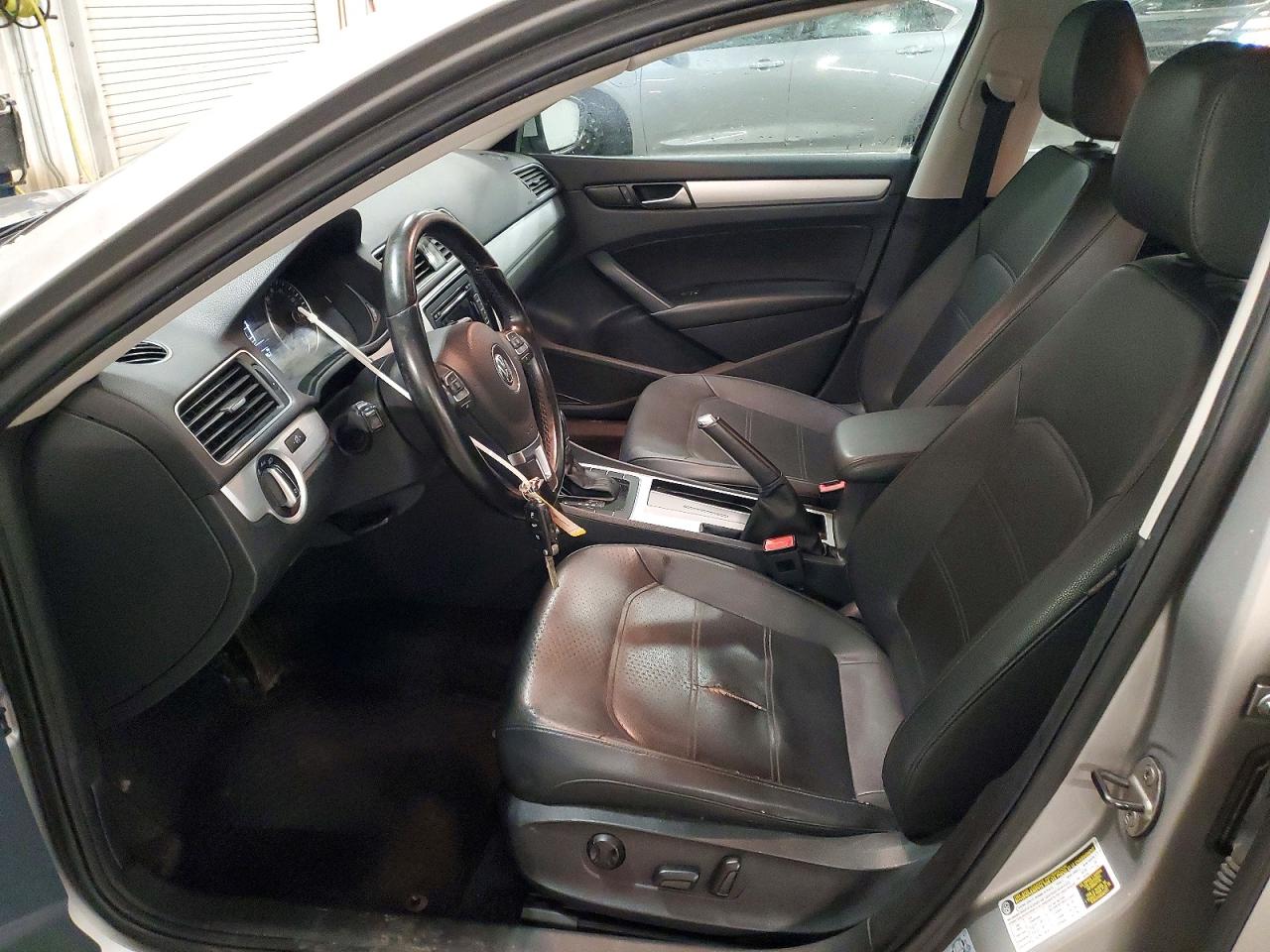 2012 VOLKSWAGEN PASSAT SE photo 7