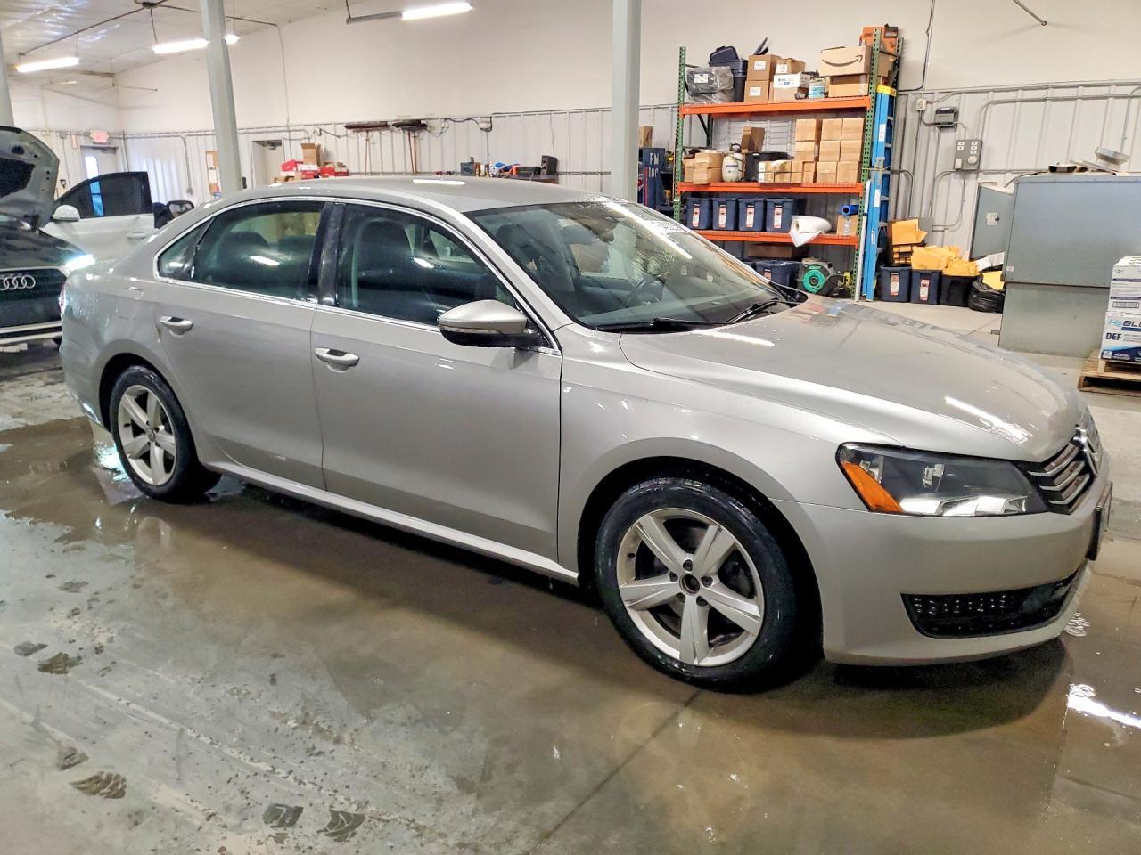 2012 VOLKSWAGEN PASSAT SE photo 4