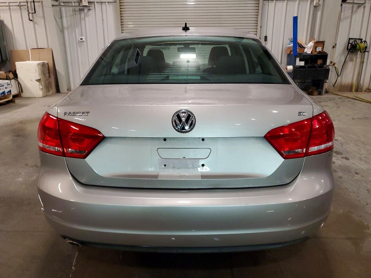 2012 VOLKSWAGEN PASSAT SE photo 6