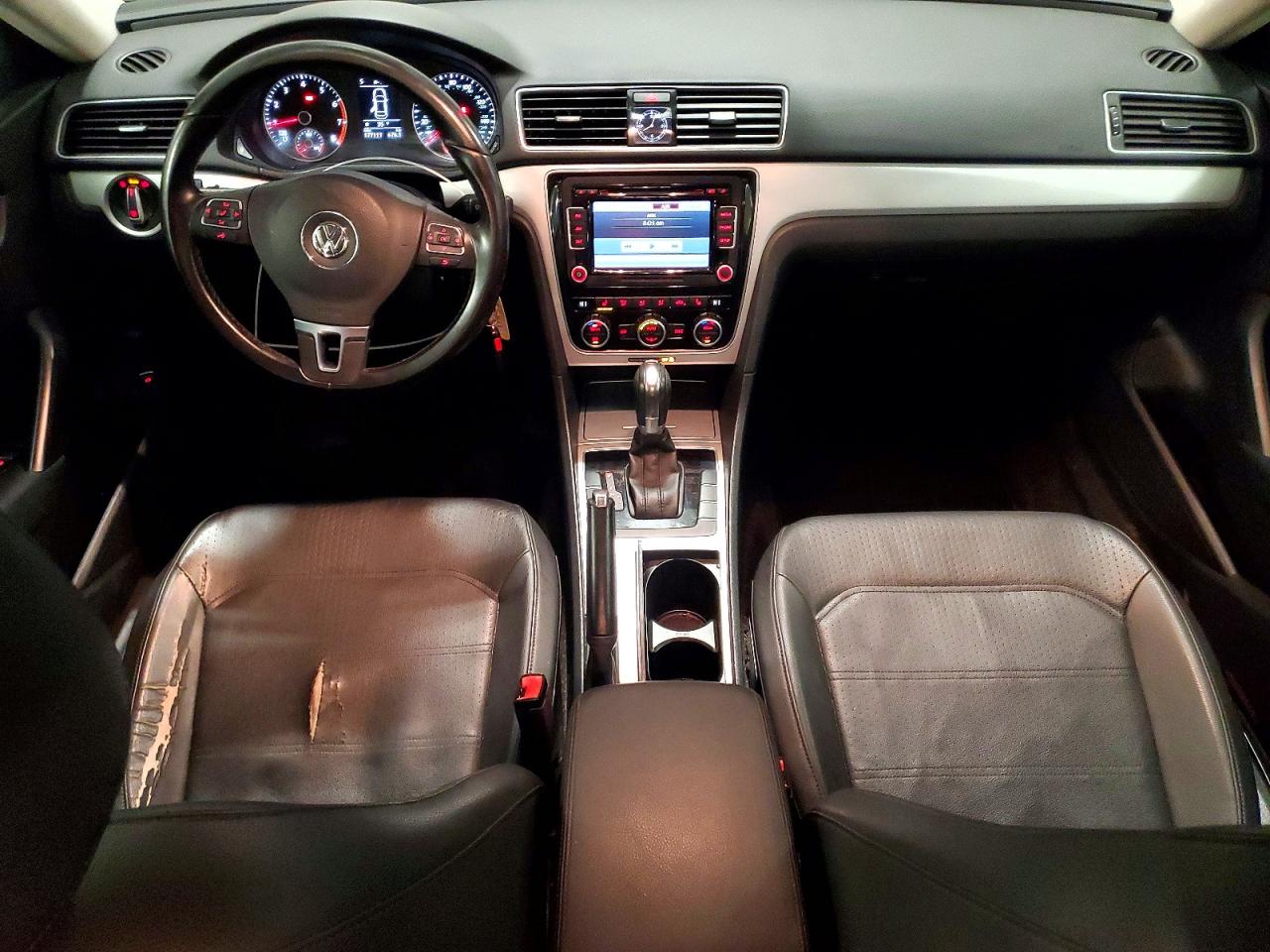2012 VOLKSWAGEN PASSAT SE photo 8