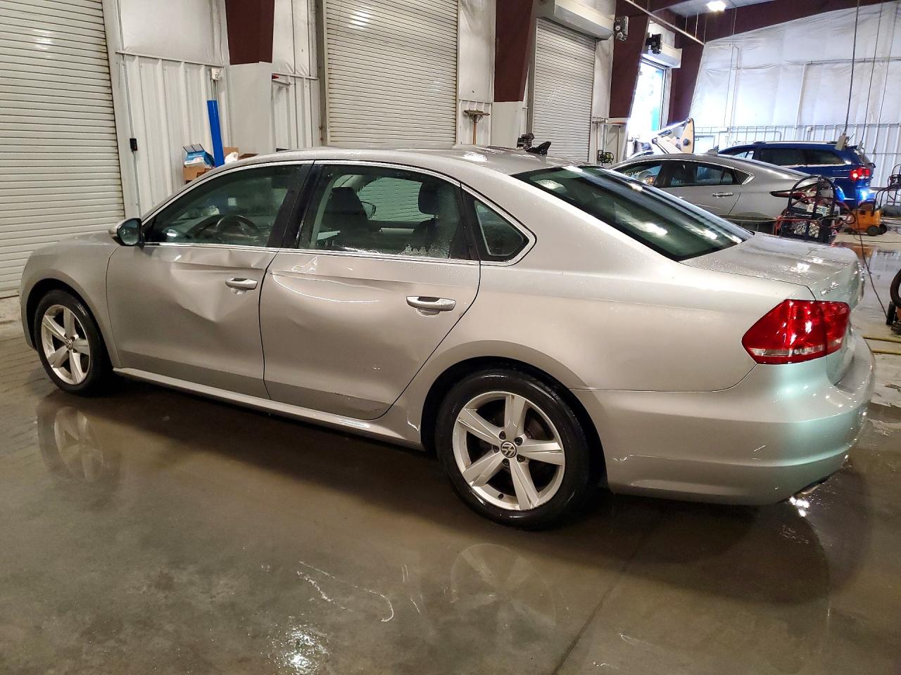 2012 VOLKSWAGEN PASSAT SE photo 2