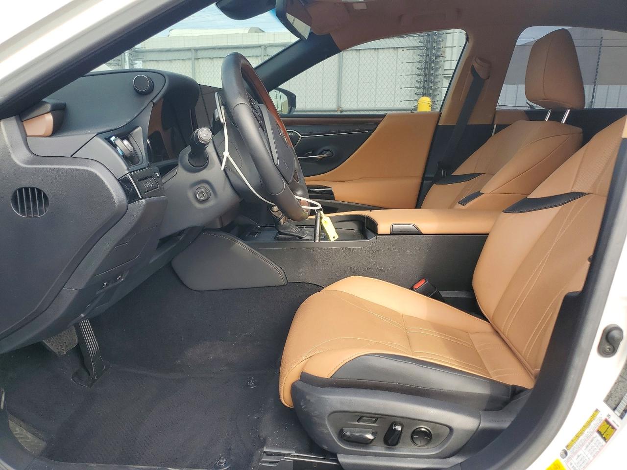 2025 LEXUS ES 300H BASE photo 7
