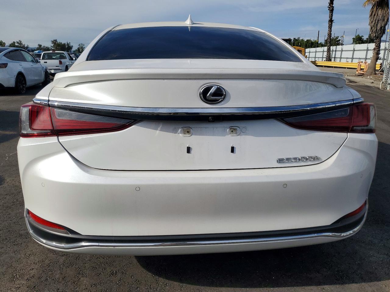 2025 LEXUS ES 300H BASE photo 6
